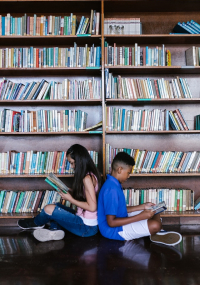 Crianças na biblioteca